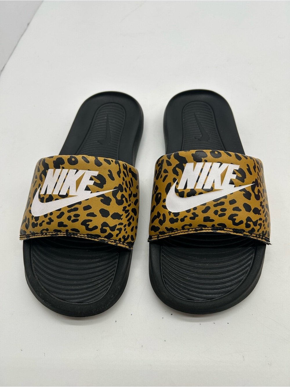 Nike Victori One Women’s Leopard Print Slide Sandals in Black and Gold size 7